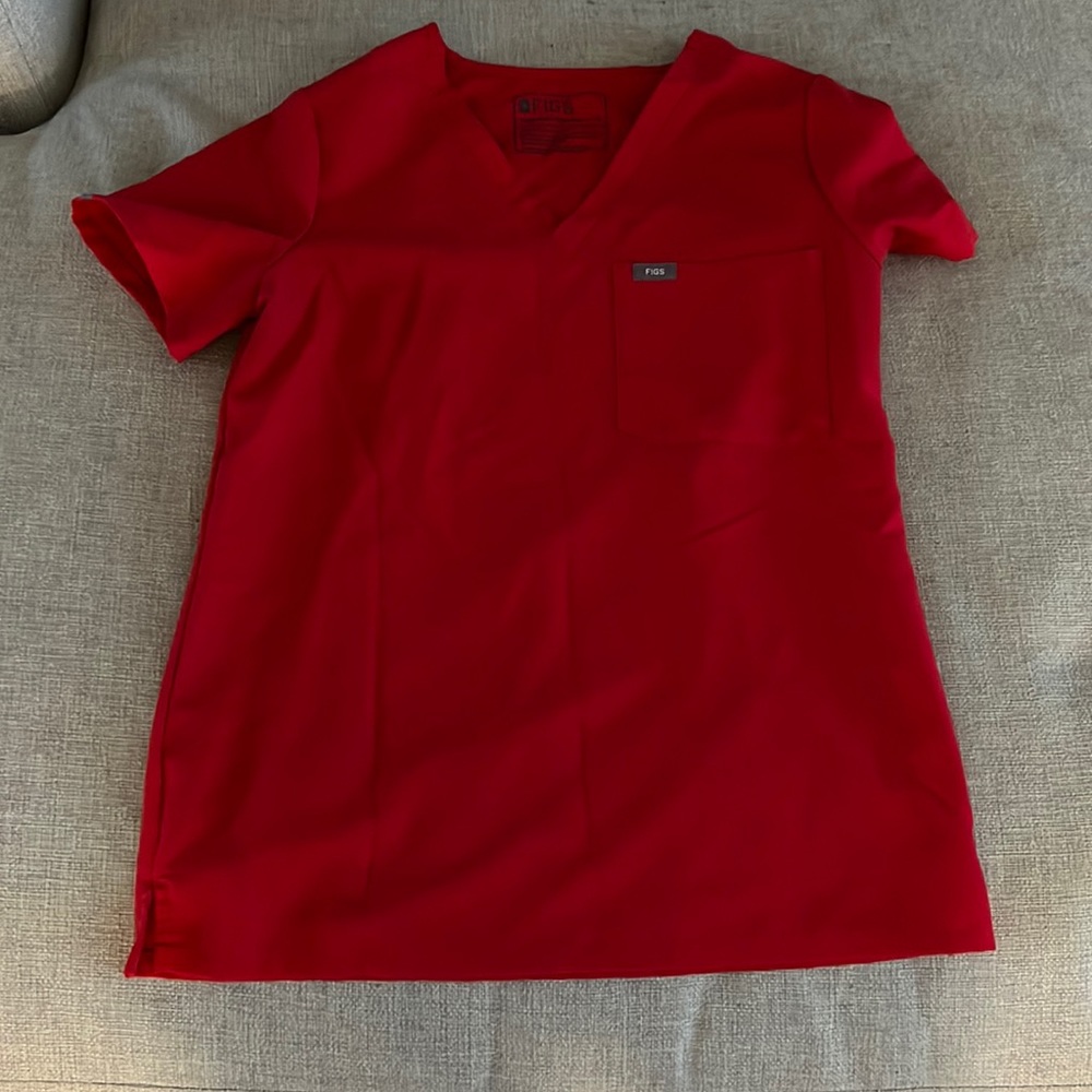 XS petite Figs Red set worn twice. Catarina top petite Zamora jogger.